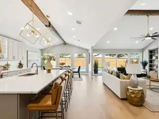 Beautiful Home in Desirable Forest Glen