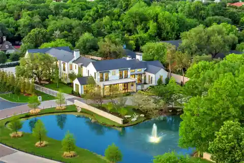 Distinguished Gated Estate in an Elite Community