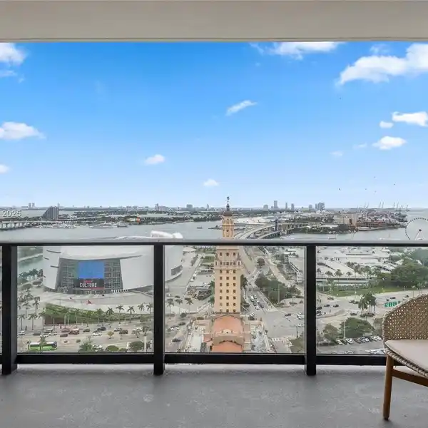 LUXURY AND CONVENIENCE AT GALE MIAMI HOTEL & RESIDENCES