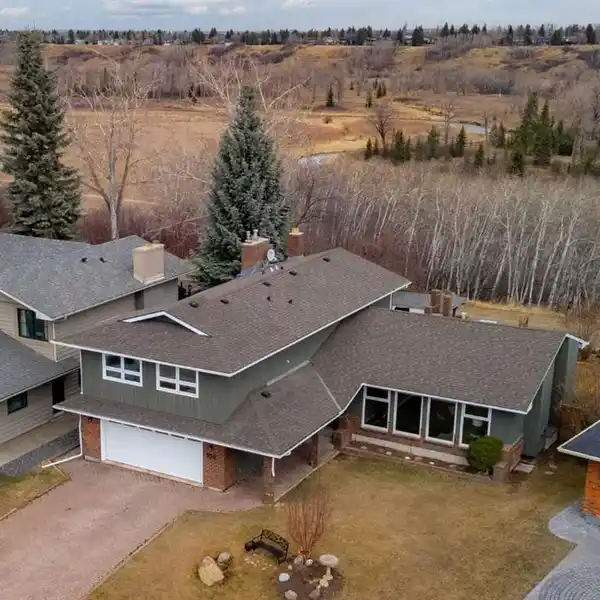 BEAUTIFULLY RENOVATED HOME IN THE LAKE COMMUNITY OF MIDNAPORE