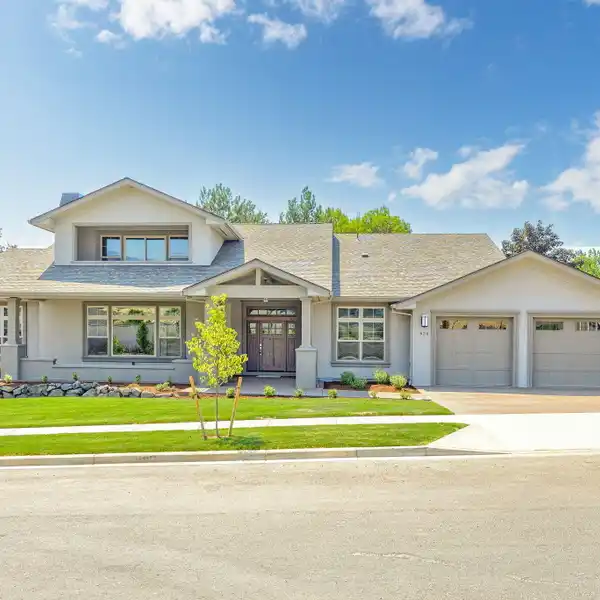 GORGEOUS NEW CONSTRUCTION HOME