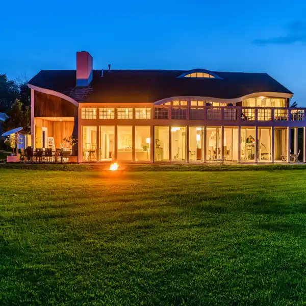 THE WAVE - A BEAUTIFUL HOME IN THE HEART OF SOUTHAMPTON VILLAGE