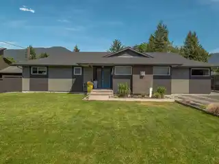 Wonderfully Renovated Modern Home in Garibaldi Estates