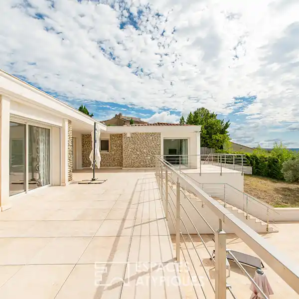 ARCHITECT-DESIGNED VILLA WITH BREATHTAKING VIEW