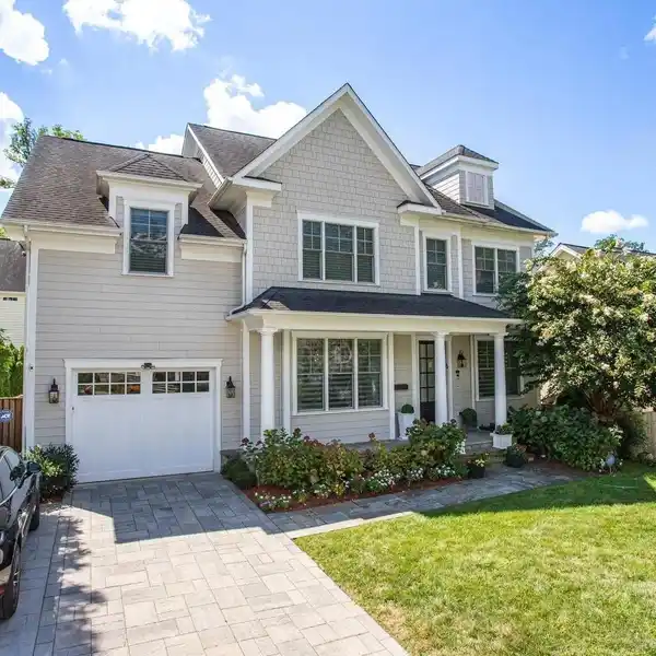 ABSOLUTELY STUNNING BRAND NEW CUSTOM HOME