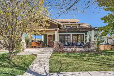 Beautiful Home in Sought-After Neighborhood