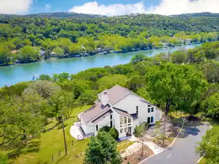 Private Retreat with Panoramic Lake Views