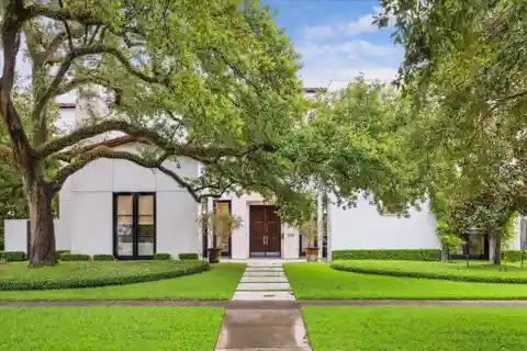 Expertly Designed Residence in West University Place