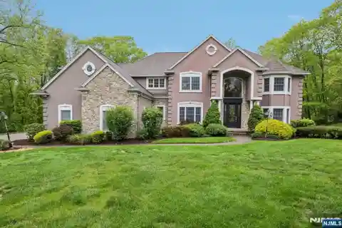 Exquisite Custom Colonial in Sawmill Estates