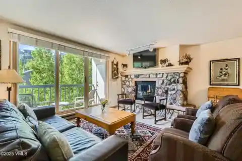 Cozy Mountain Retreat Steps from Slopes