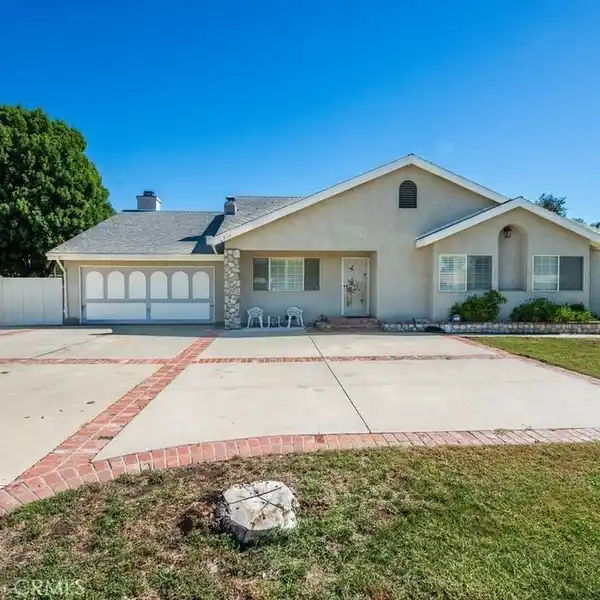 RARE LARGE LOT OPPORTUNITY IN LAKE BALBOA