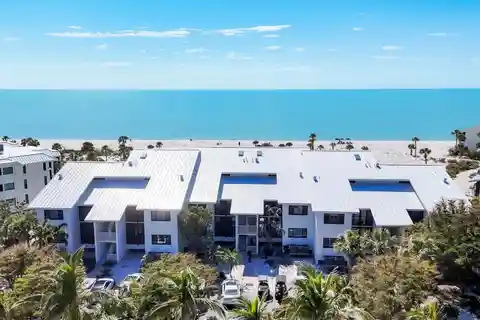 Beachfront Condominium with Breathtaking Gulf Views