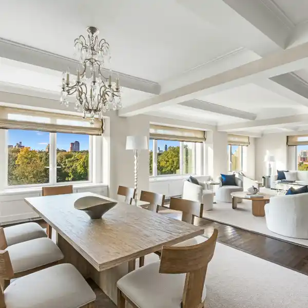 TOWNHOUSE ALTERNATIVE ON 5TH WITH PARK VIEW