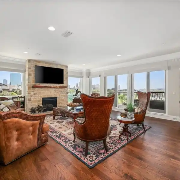 RARE LUXURY HOME IN VILLA DE LEON