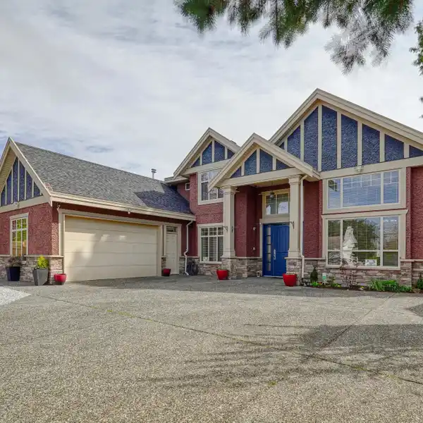 WELL-MAINTAINED HOME WITH ATTACHED SUITE