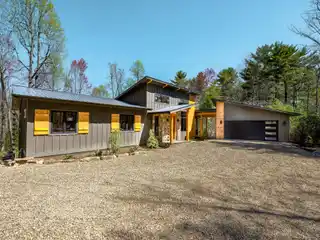 Custom Gem Blending Comfort and Style