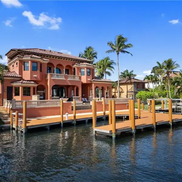 MASTERPIECE OF MEDITERRANEAN ELEGANCE ON THE CANAL