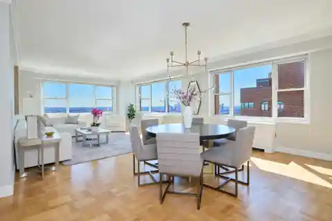 Sweeping Views from the Forty-First Floor