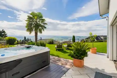 Modern Elegance in a Beautiful Natural Setting