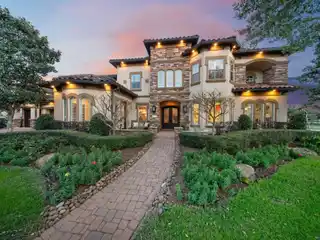 Majestic Living in Waterside of Riverstone
