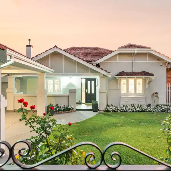 CALIFORNIAN BUNGALOW WITH A THOUGHTFUL CONTEMPORARY EXTENSION