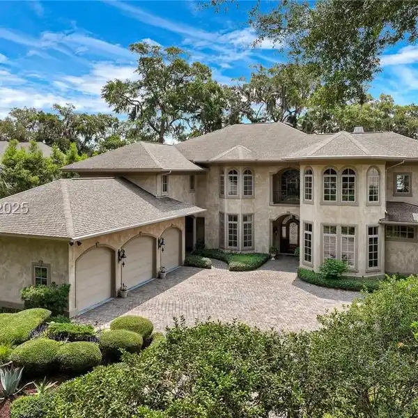 LUXURIOUS HOME WITH PANORAMIC CREEK VIEWS