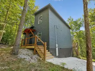 Versatile Lakefront Retreat