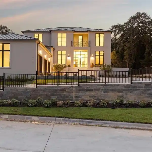 EXQUISITE HERITAGE HOME IN THE KNOLLS IN WESTLAKE