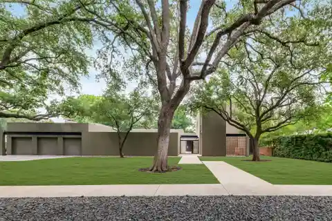 Architectural Gem in Devonshire Estates