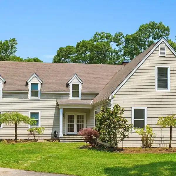 BEAUTIFULLY DECORATED TRADITIONAL SOUTHAMPTON RETREAT