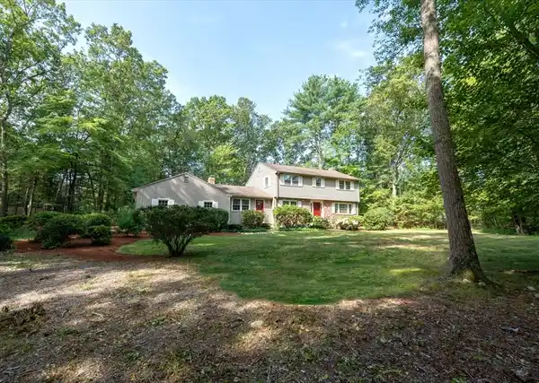 CHARMING COLONIAL IN A QUAINT NEIGHBORHOOD
