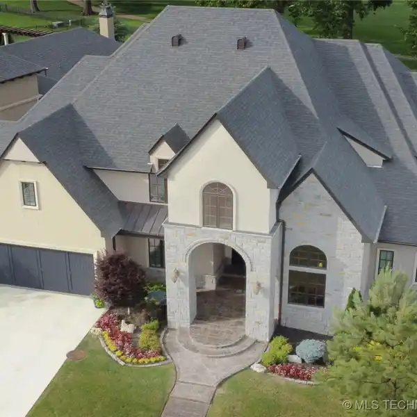 RECENTLY UPDATED HOME ON CEDAR RIDGE GOLF COURSE