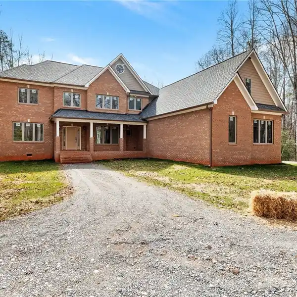 ELEGANT COUNTRY RETREAT NEAR PREMIER GOLF AMENITIES