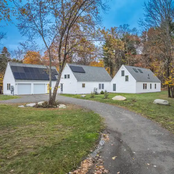 ELEVATED SCANDINAVIAN LUXURY ON SEACOAST