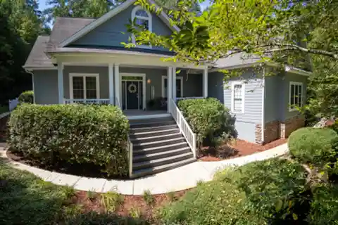 Luxury and Lifestyle in a Sought-After Community