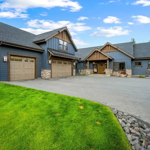MODERN LIVING MEETS NORTHWEST MOUNTAIN CHARM