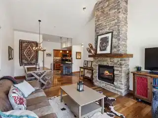 Top-floor Corner Condo with Stunning Mountain Views