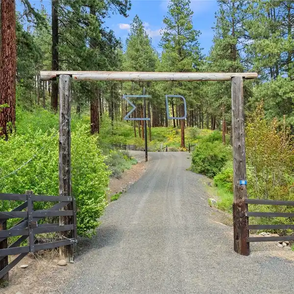 IMPECCABLY MAINTAINED RAMBLER ON 41-PLUS ACRES