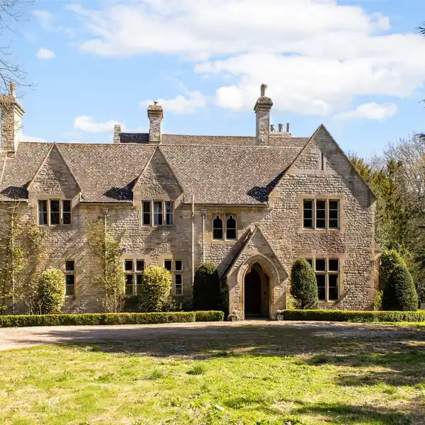 MAGNIFICENT VICTORIAN FORMER VICARAGE