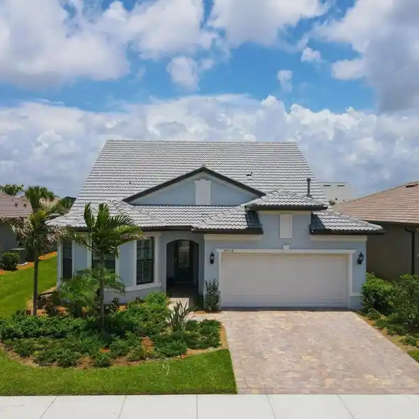 STUNNING HOME IN IDEAL PALMER RANCH LOCATION