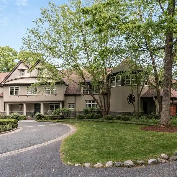EXQUISITE REIMAGINED EAST LAKE BLUFF HOME