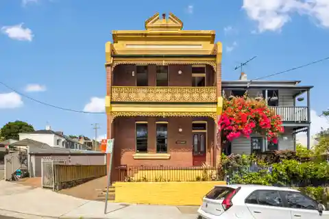 Freestanding Late-Victorian Terrace