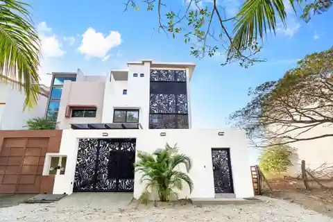 Villa Ballena - Sleek and Modern Beach House in Costa Rica