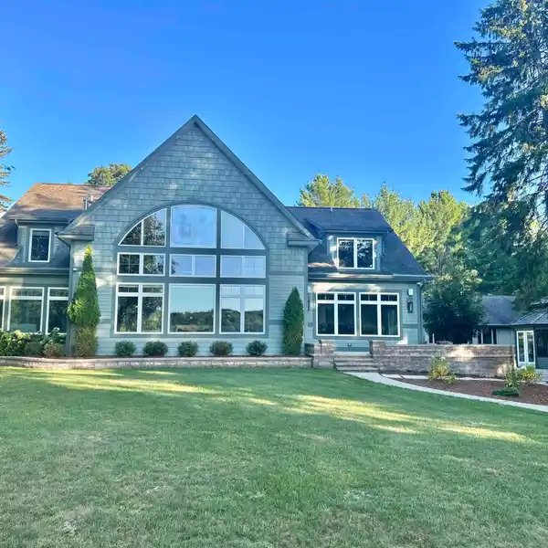 CUSTOM CRAFTED LAKEFRONT BEAUTY