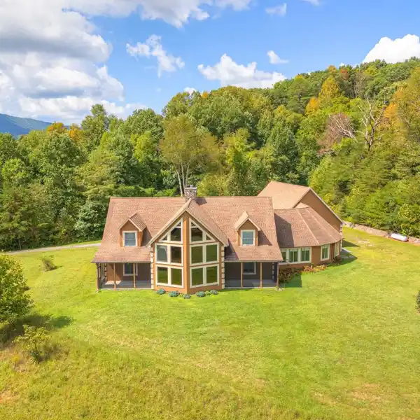 MAGNIFICENT HOME ON 154 ACRES
