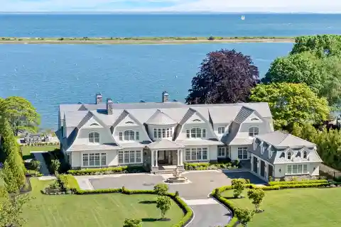 Brand New Luxury Waterfront Estate in Strong's Neck