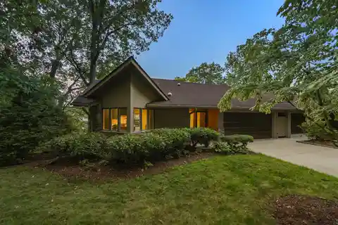 Refined Luxury Home with Mountain Views