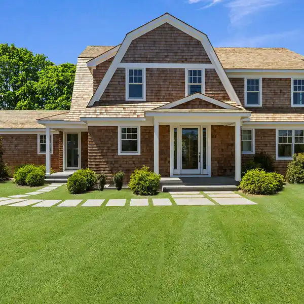 SPACIOUS HAMPTONS RETREAT WITH STUNNING AMENITIES