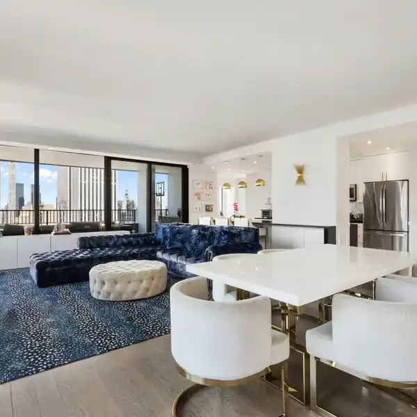 LUXURY TWO-BEDROOM APARTMENT AT THE GALLERIA