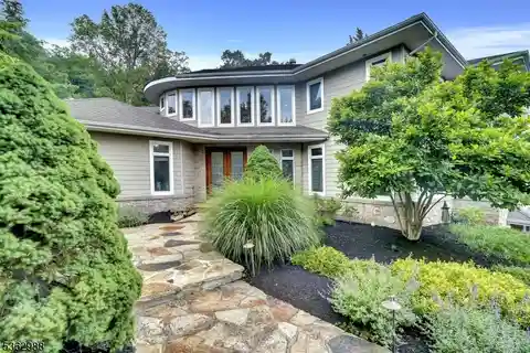 Expansive Custom Home on a Quiet Cul-De-Sac